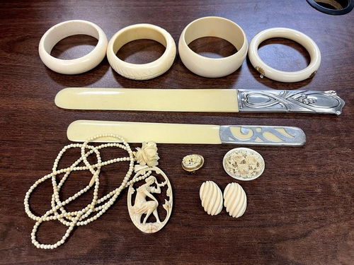 浦东国际机场海关在快件渠道查获一起伪报品名走私进口象牙制品案